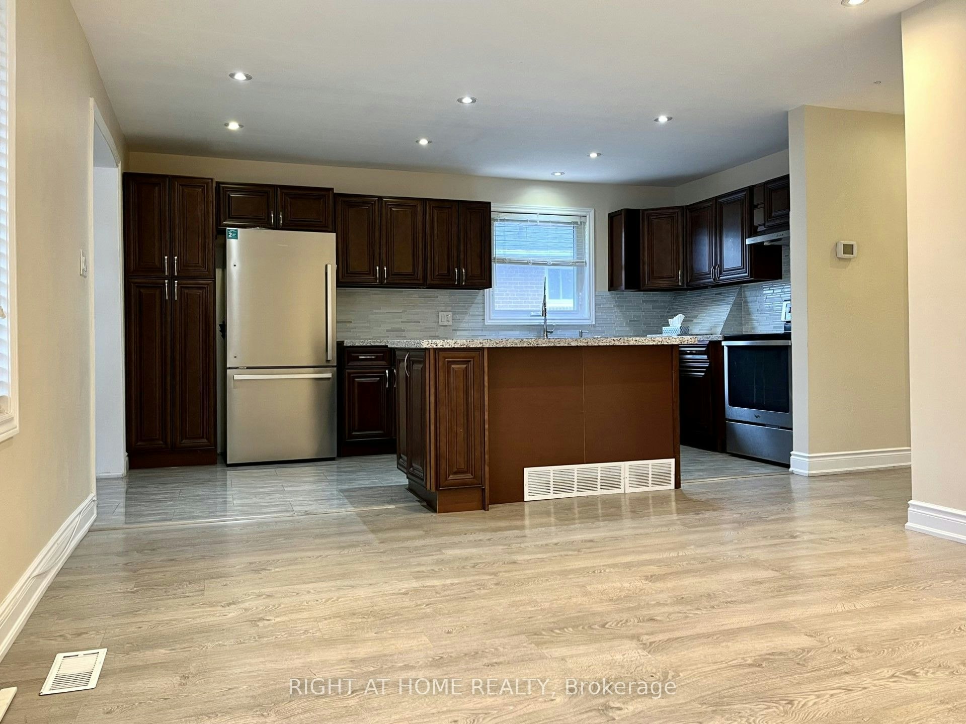 840 Atwater Avenue, Mississauga, ON, L5E 1L9 - 6