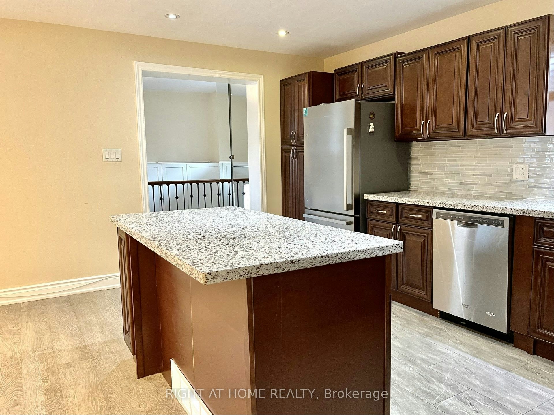 840 Atwater Avenue, Mississauga, ON, L5E 1L9 - 4