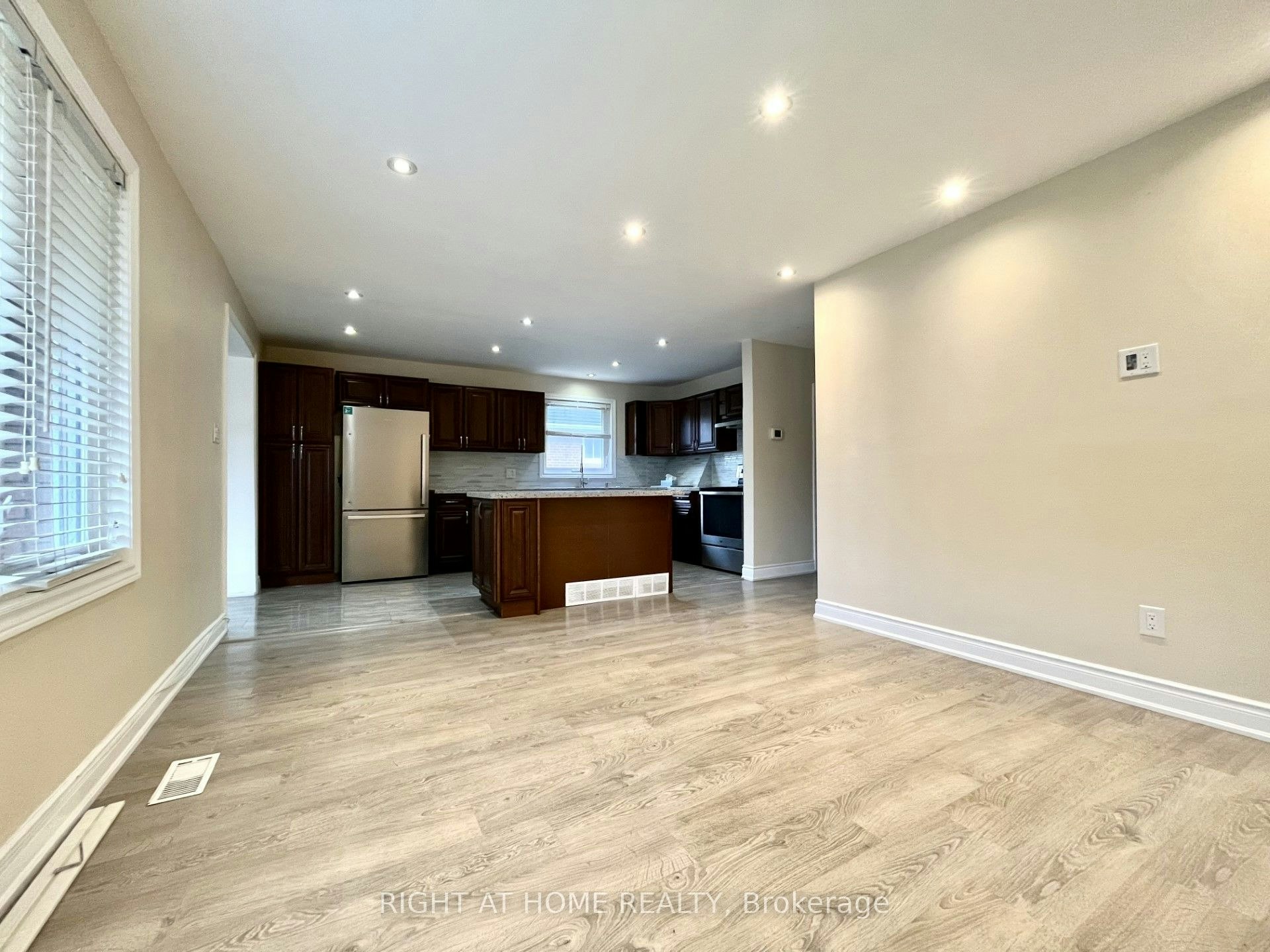 840 Atwater Avenue, Mississauga, ON, L5E 1L9 - 2