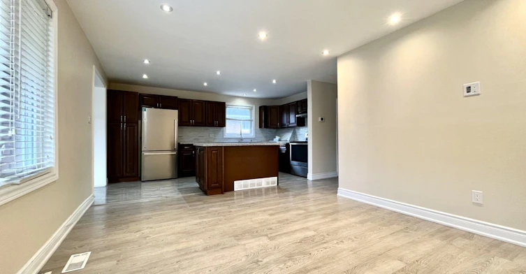 840 Atwater Avenue, Mississauga, ON, L5E 1L9 - 2