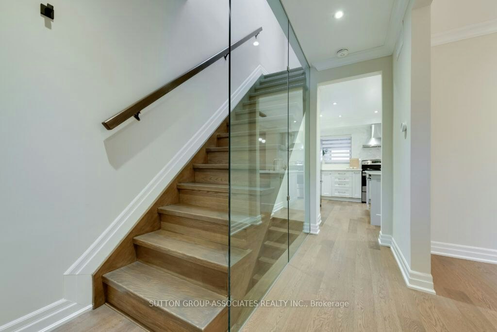 71 Kersdale Avenue, Toronto, ON, M6M 1E2 - 4