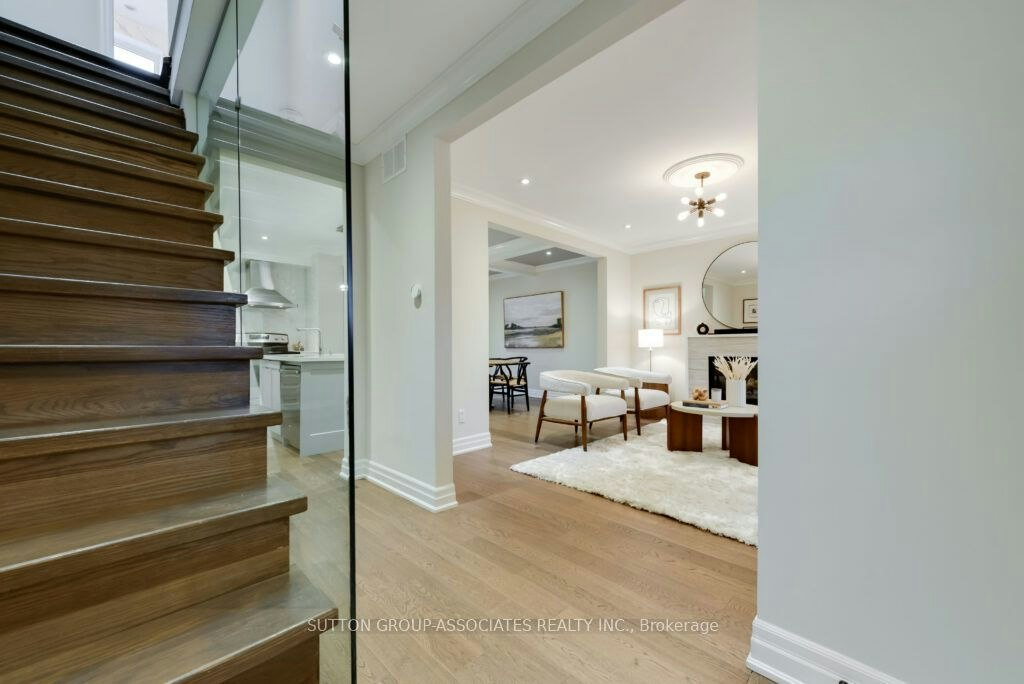 71 Kersdale Avenue, Toronto, ON, M6M 1E2 - 2