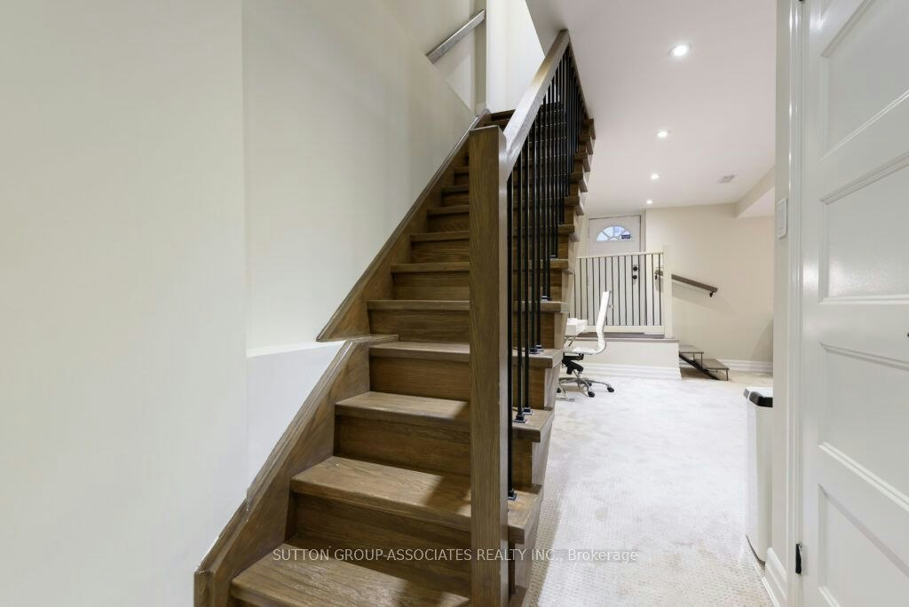 71 Kersdale Avenue, Toronto, ON, M6M 1E2 - 31