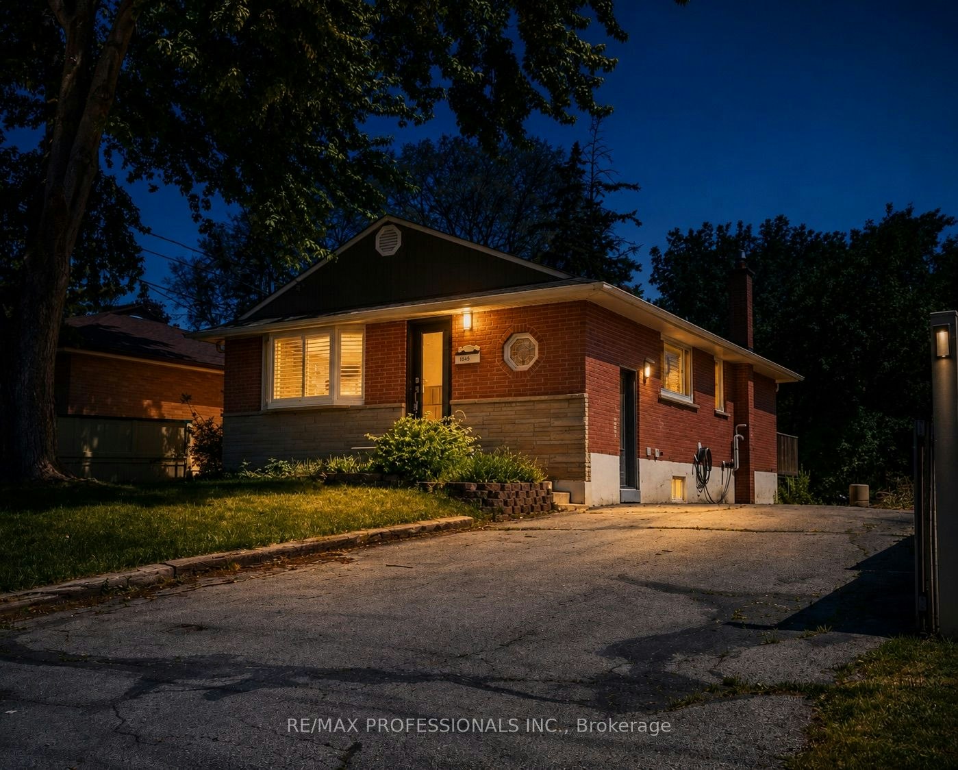 Bsmt-1327 Royal Drive, Burlington, ON, L7P 2G7 - 2