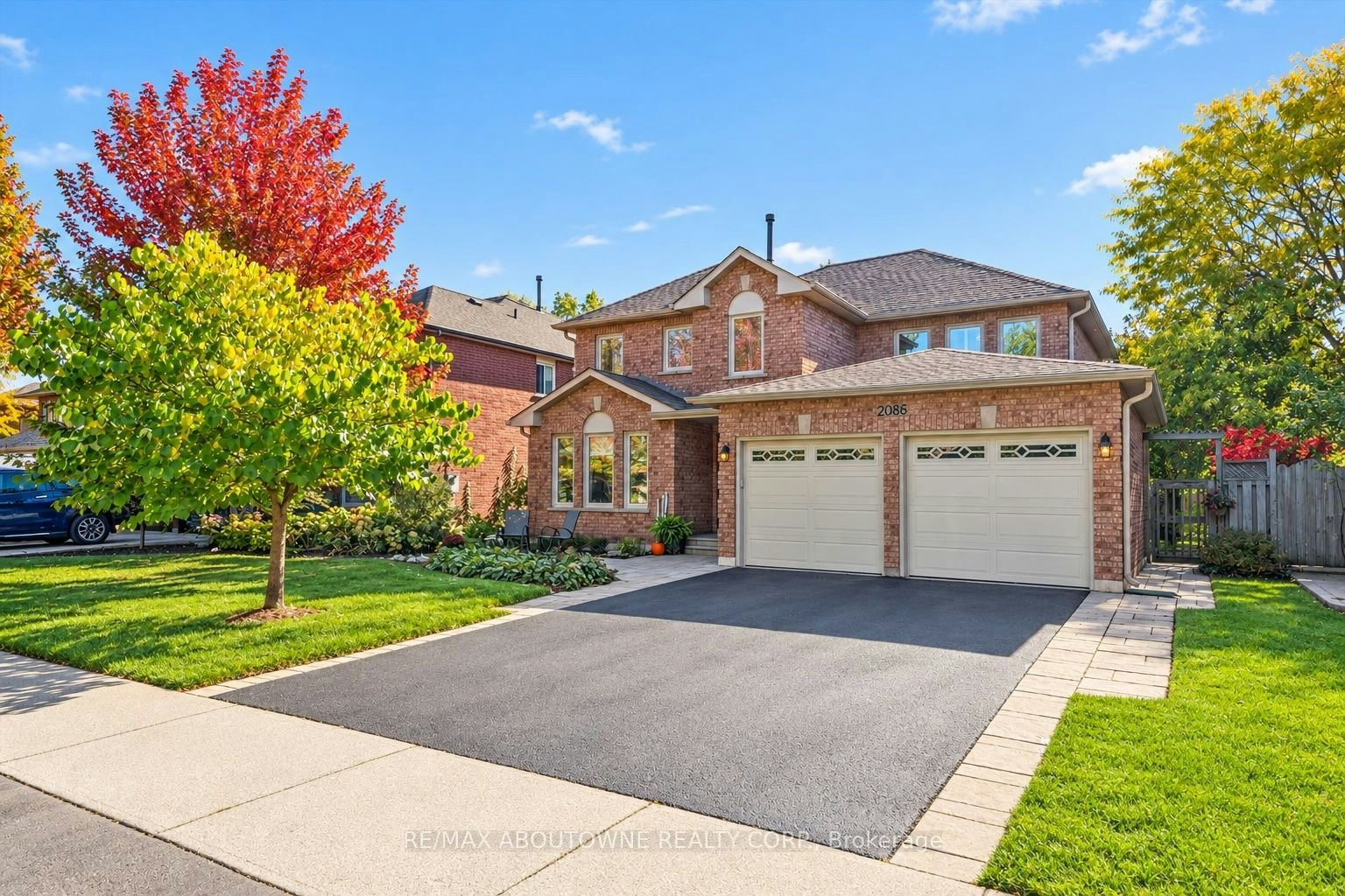 2086 Sprucedale Drive, Oakville, ON, L6H 5W3