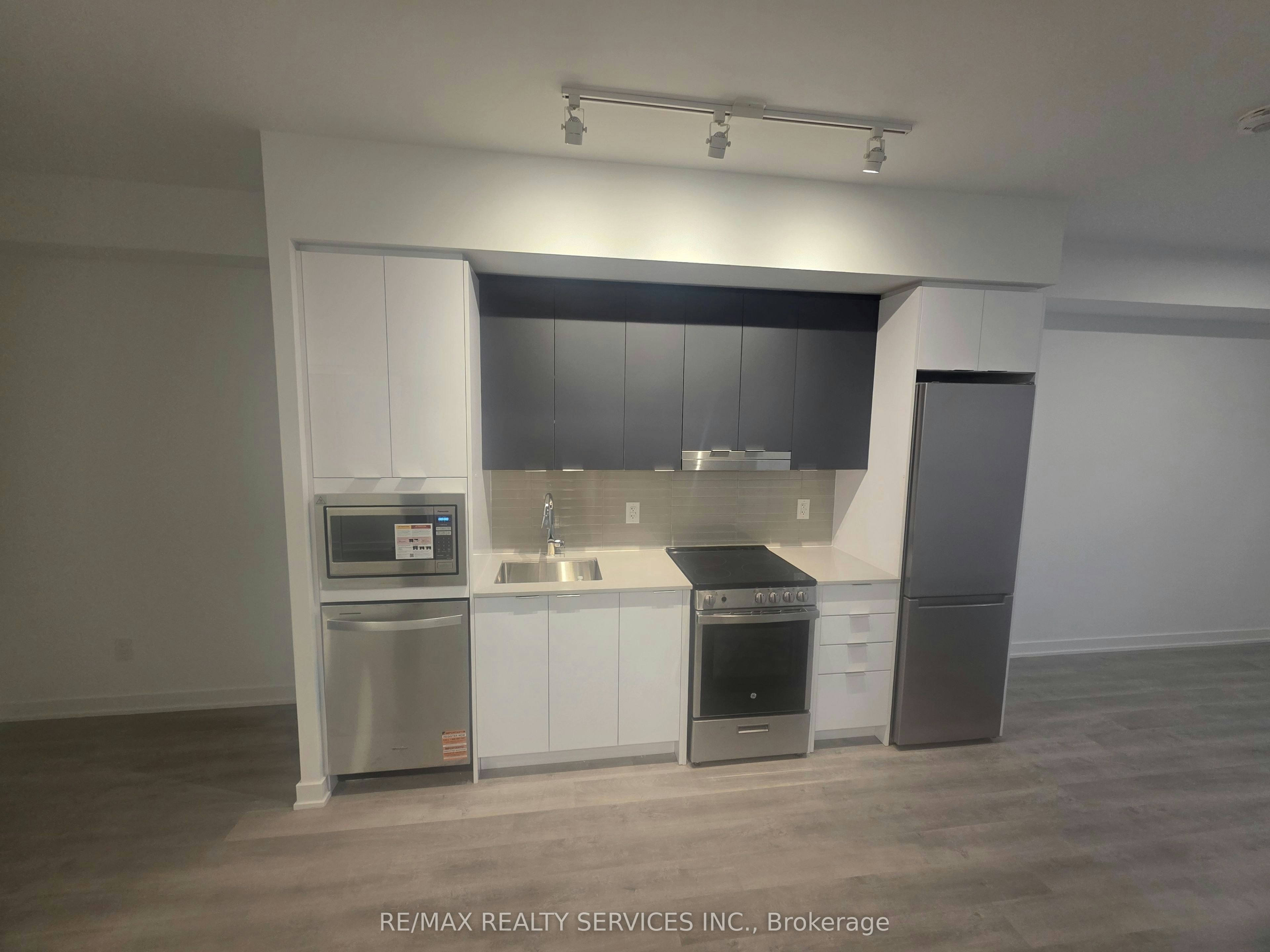 1504-5105 Hurontario Street, Mississauga, ON, L4Z 3X7 - 2