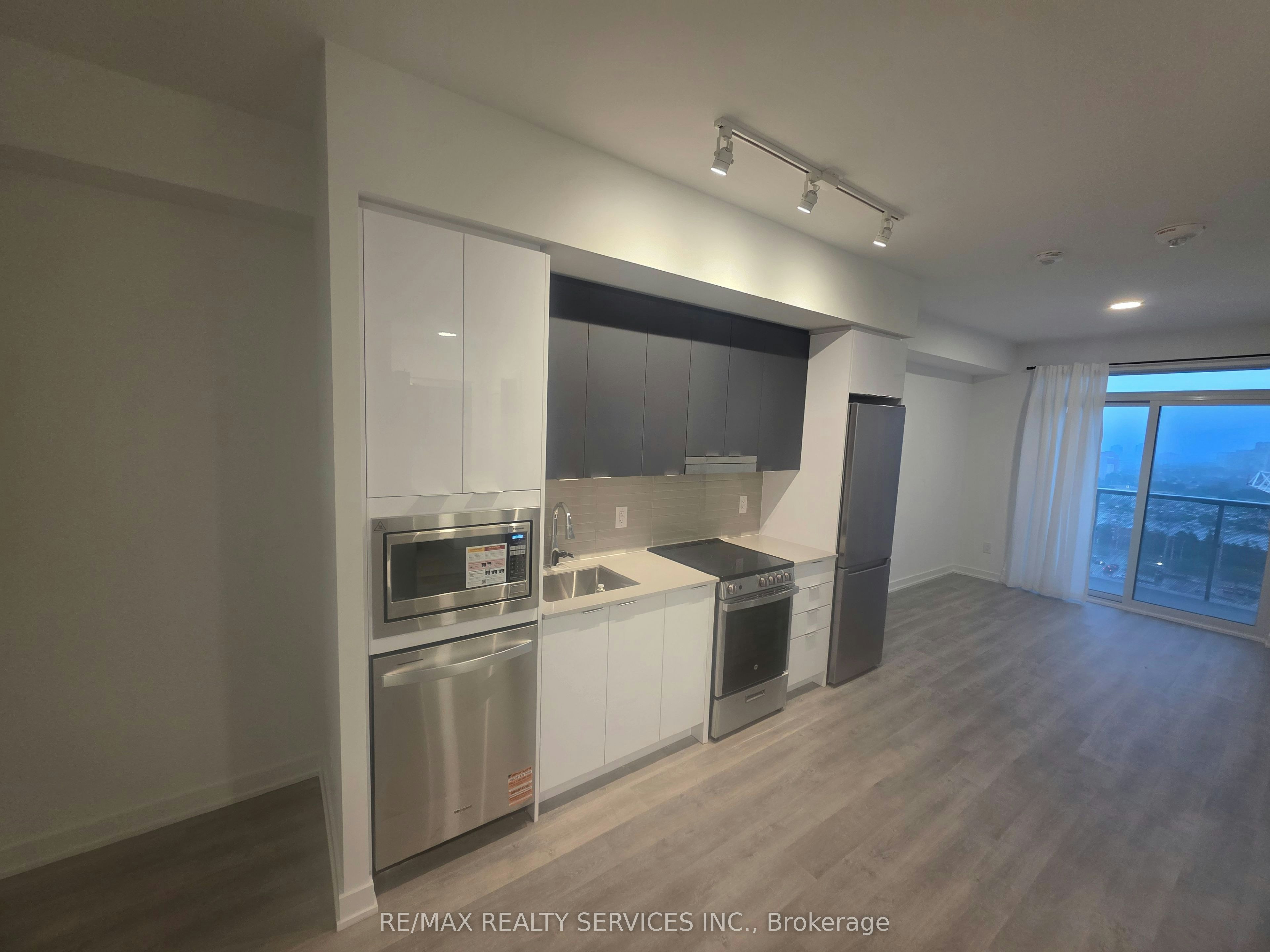 1504-5105 Hurontario Street, Mississauga, ON, L4Z 3X7 - 3