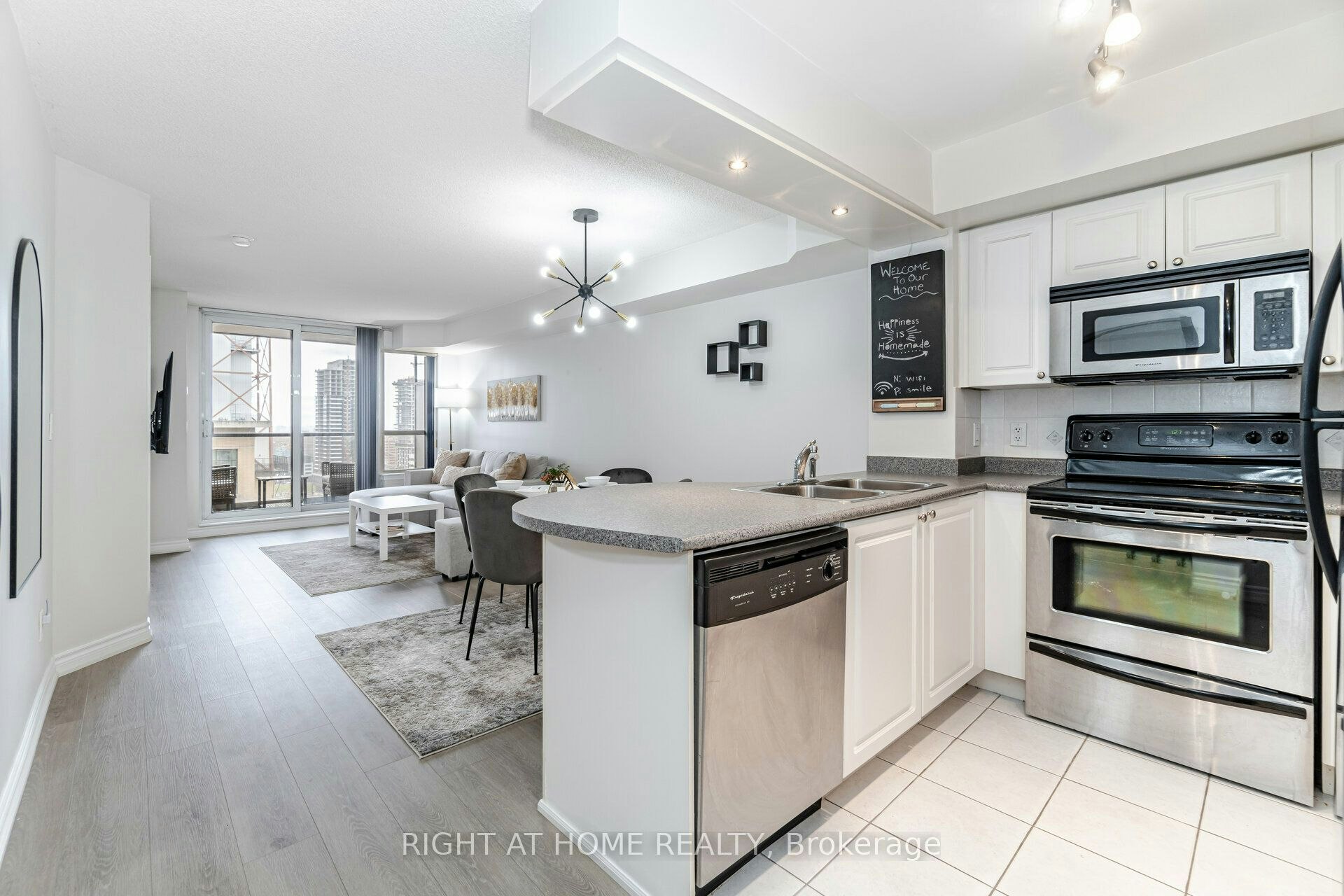 2109-4090 Living Arts Drive, Mississauga, ON, L5B 4M8 - 4