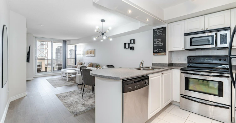 2109-4090 Living Arts Drive, Mississauga, ON, L5B 4M8 - 4