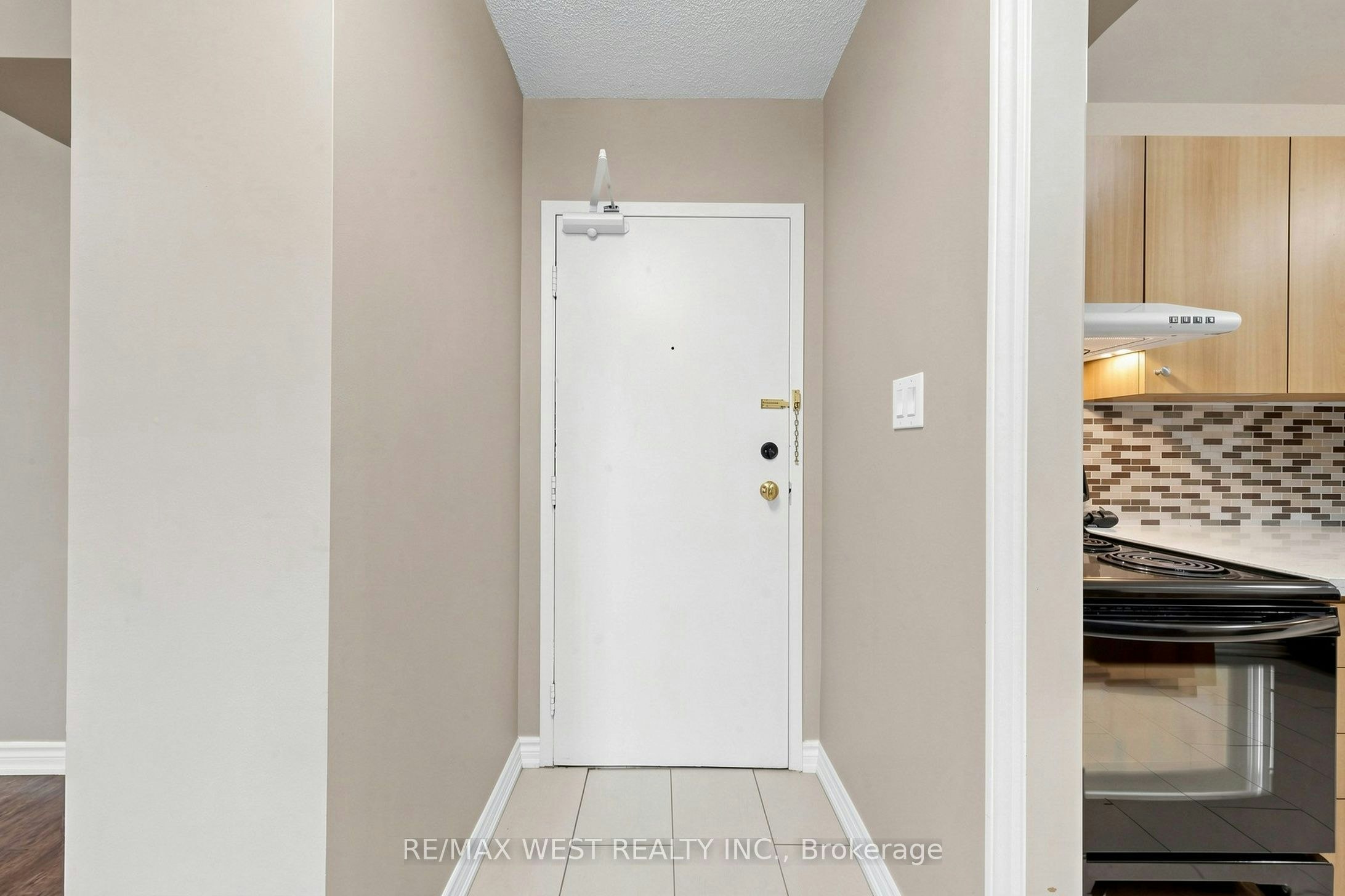 102-370 Dixon Road, Toronto, ON, M9R 1T2 - 28