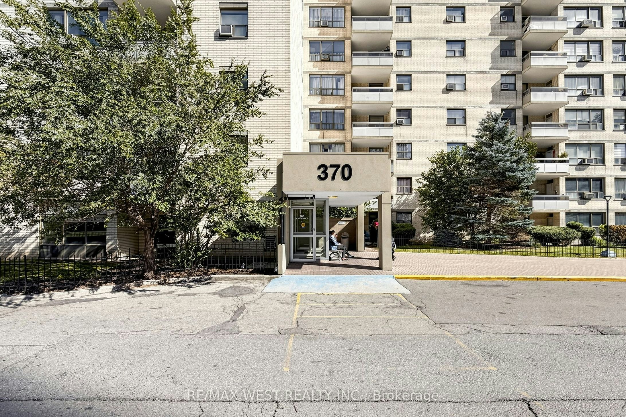 102-370 Dixon Road, Toronto, ON, M9R 1T2 - 42