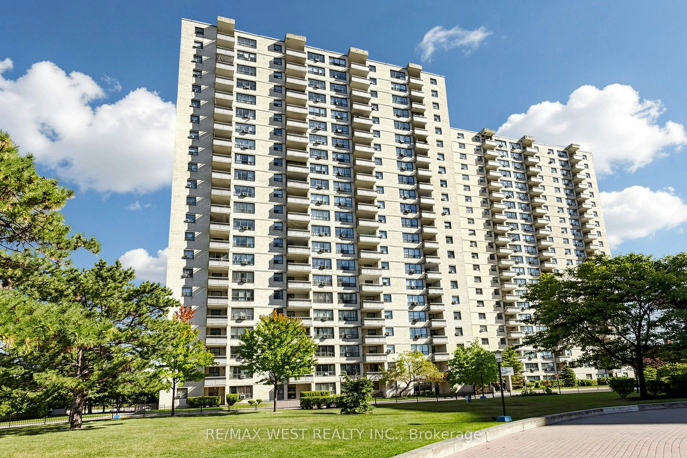 102-370 Dixon Road, Toronto, ON, M9R 1T2 - 43