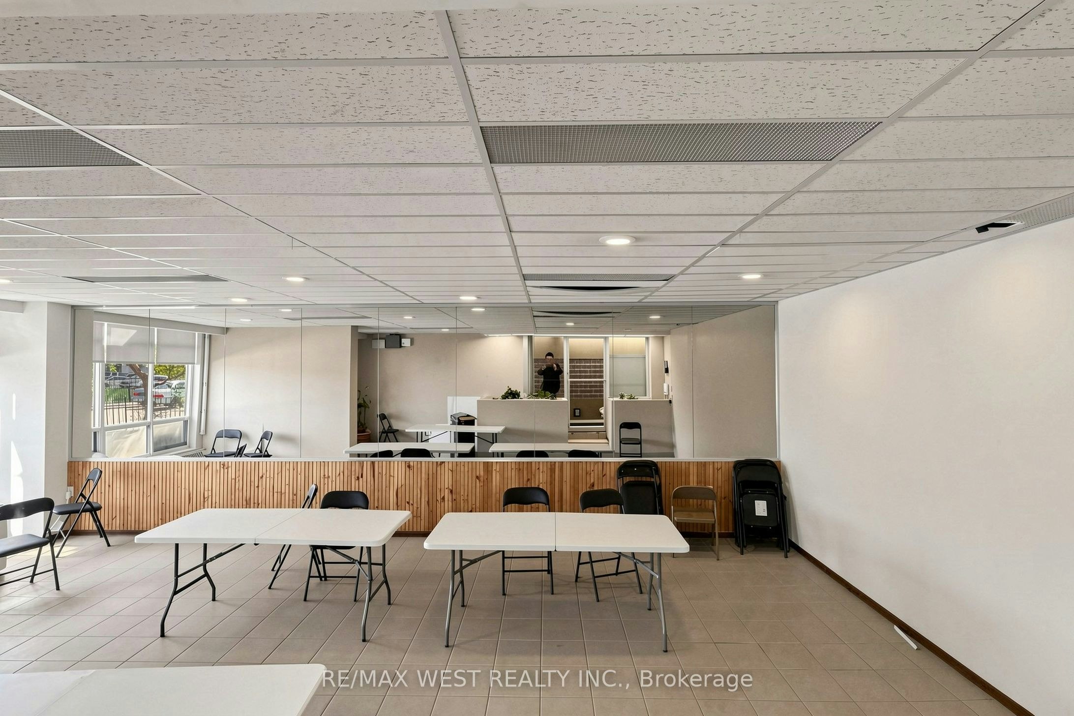 102-370 Dixon Road, Toronto, ON, M9R 1T2 - 31