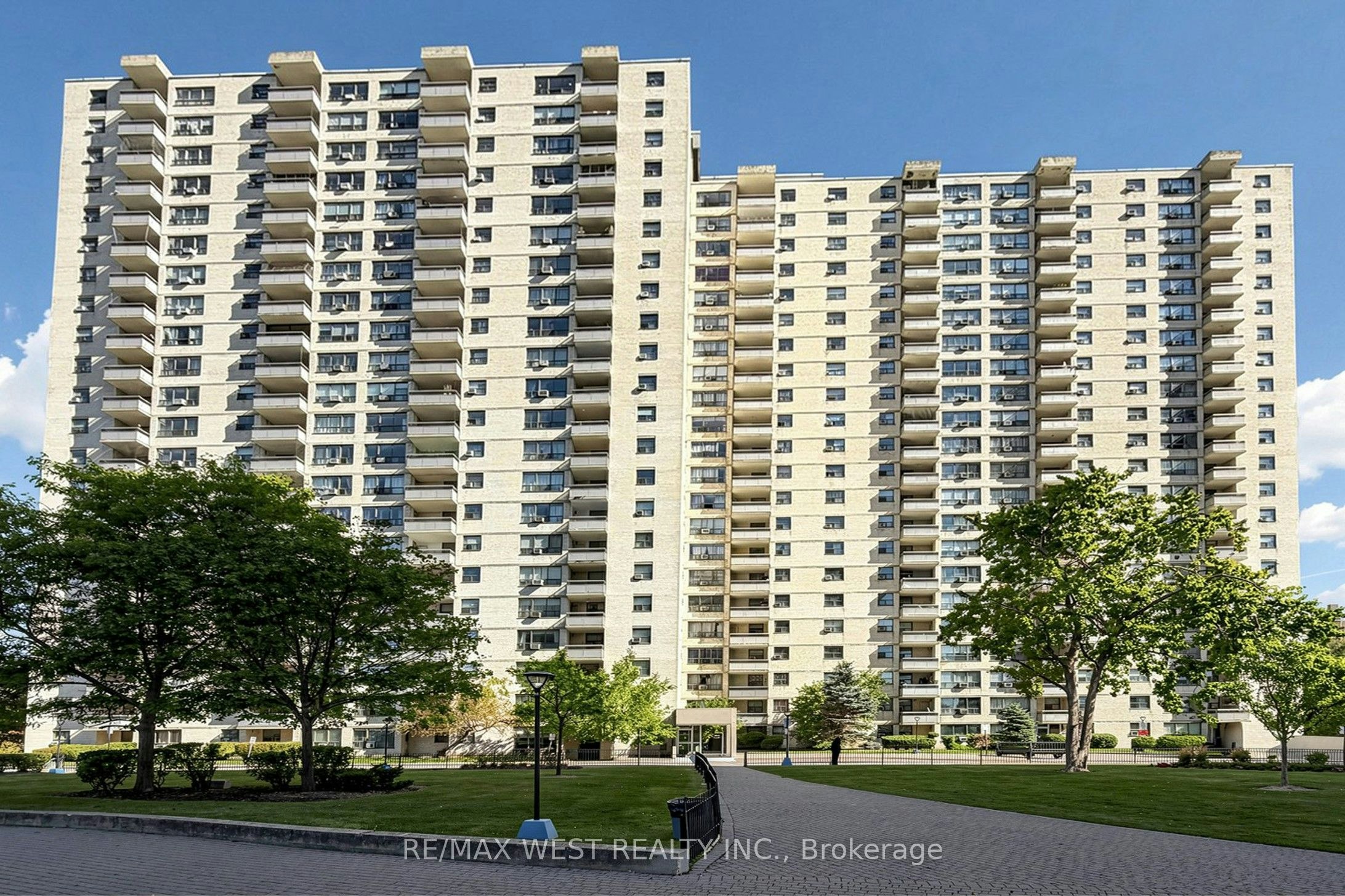 102-370 Dixon Road, Toronto, ON, M9R 1T2 - 44
