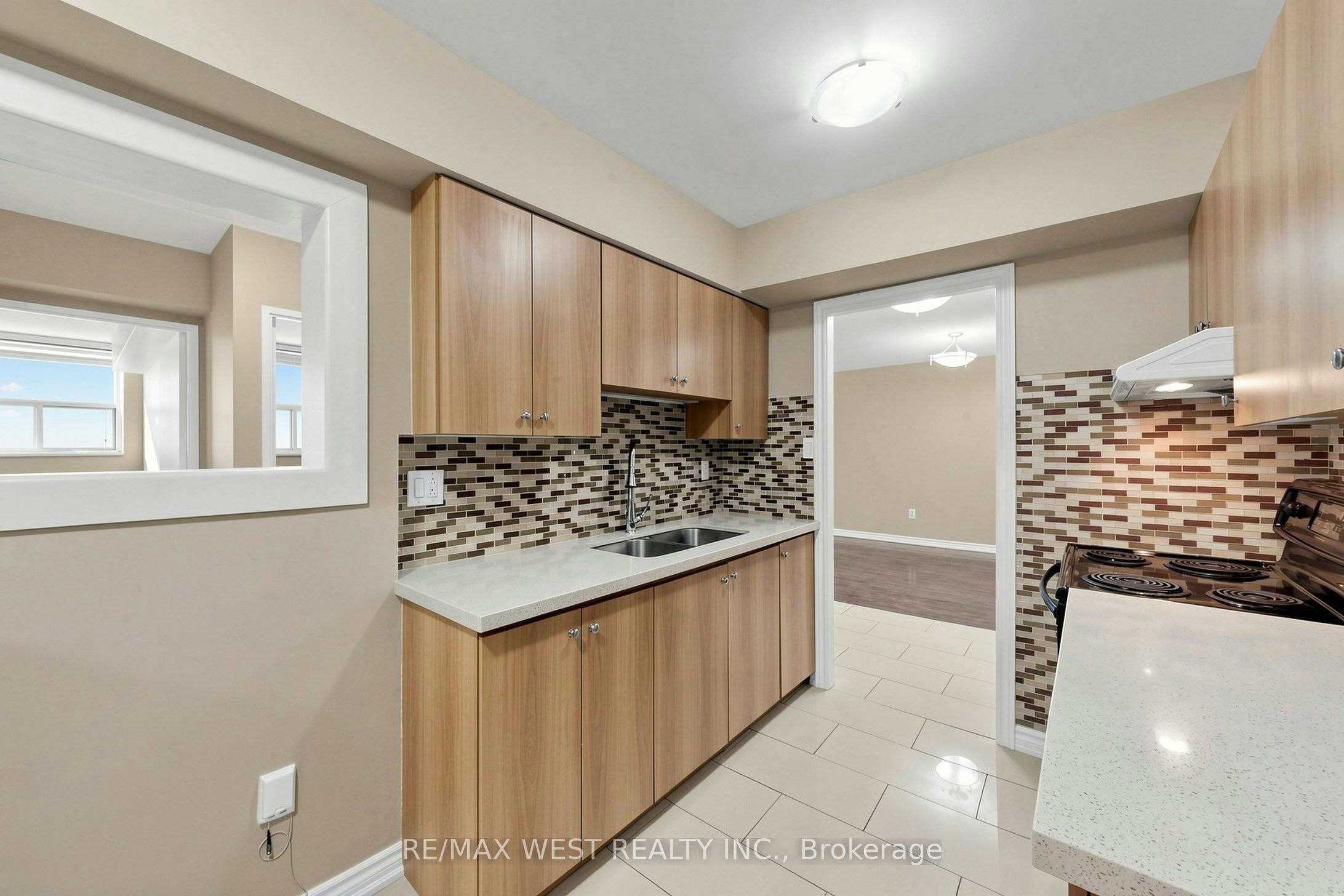 102-370 Dixon Road, Toronto, ON, M9R 1T2 - 5
