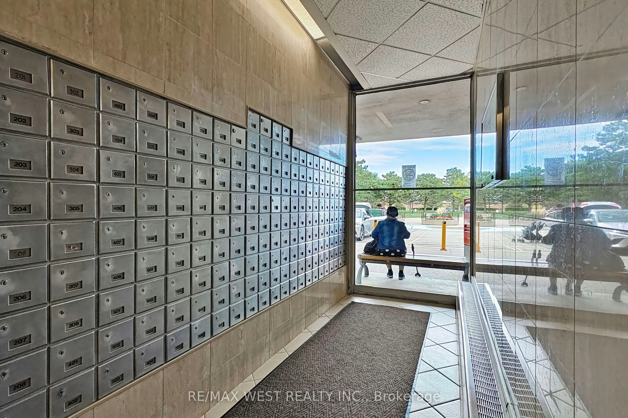 102-370 Dixon Road, Toronto, ON, M9R 1T2 - 33