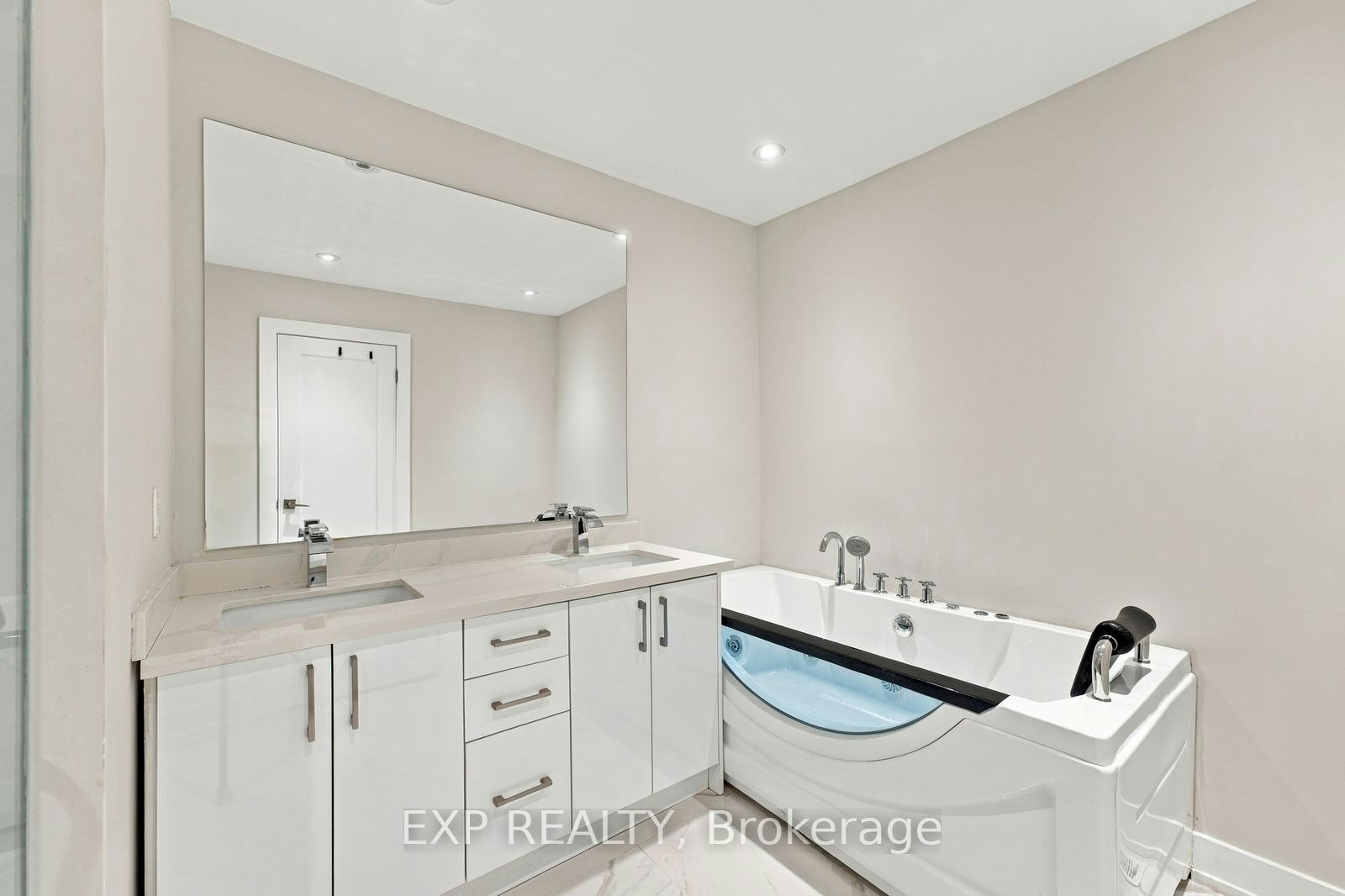 54 Benson Avenue, Mississauga, ON, L5H 2P4 - 19