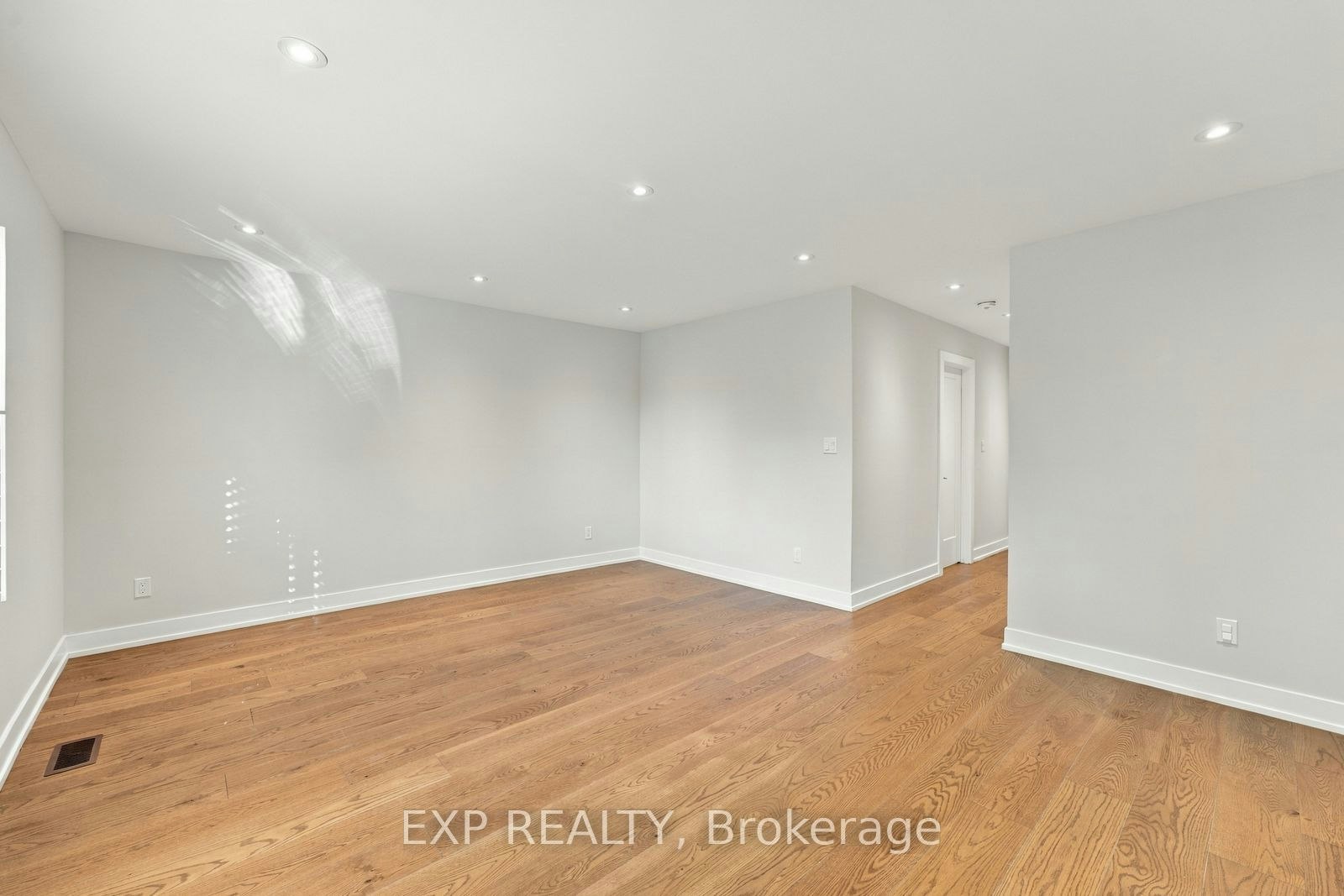 54 Benson Avenue, Mississauga, ON, L5H 2P4 - 17