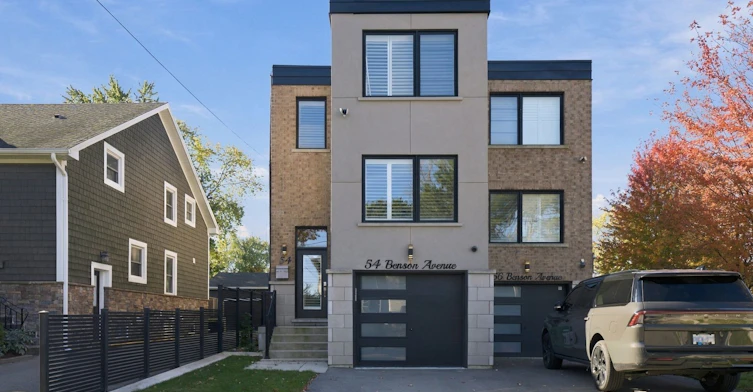 54 Benson Avenue, Mississauga, ON, L5H 2P4