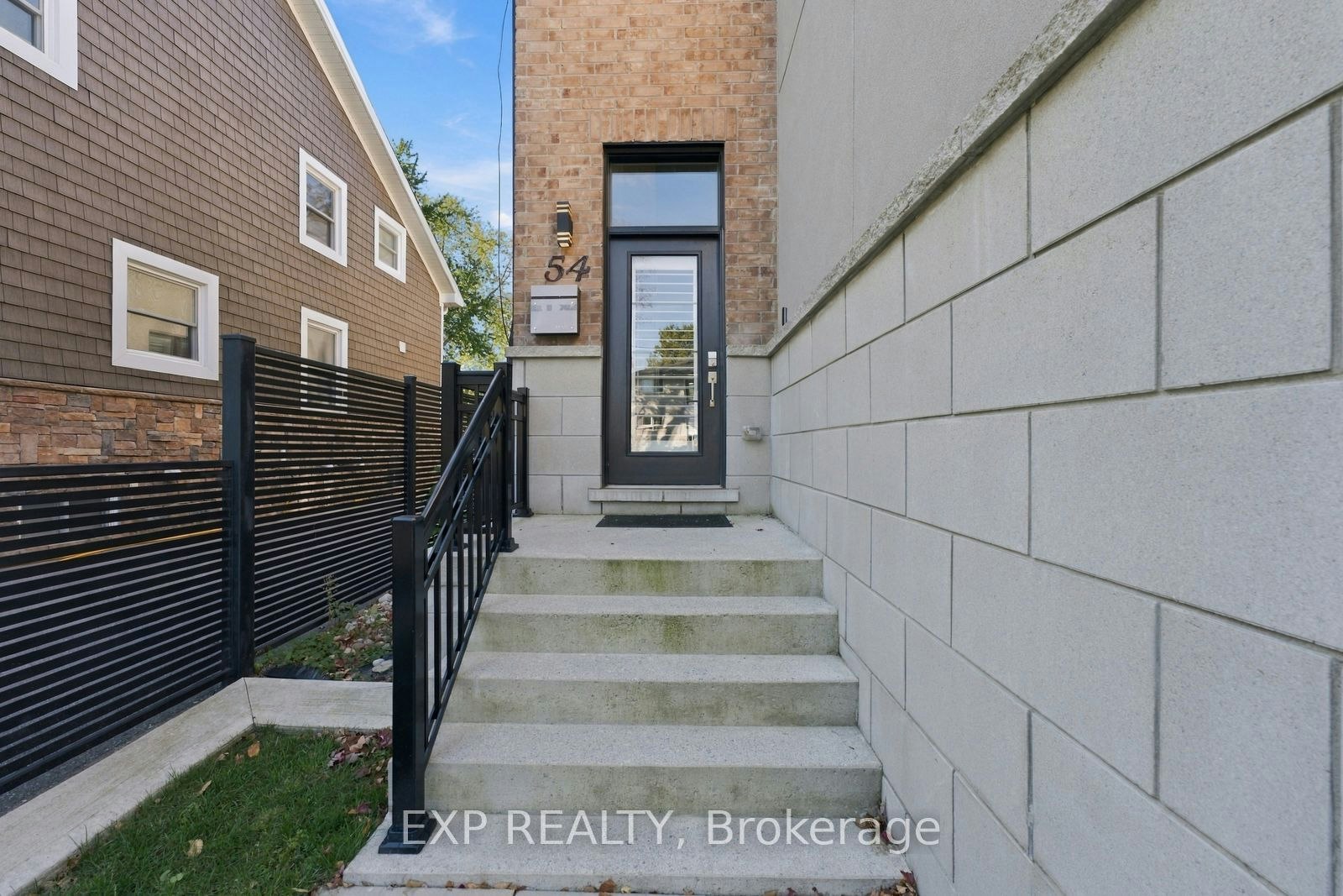 54 Benson Avenue, Mississauga, ON, L5H 2P4 - 3