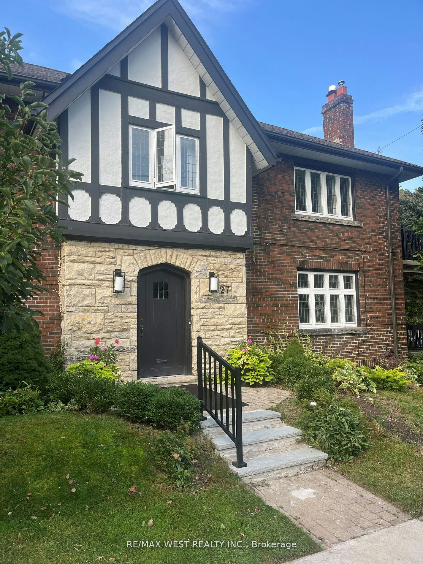 Main-27 Oakview Avenue, Toronto, ON, M6P 3J3
