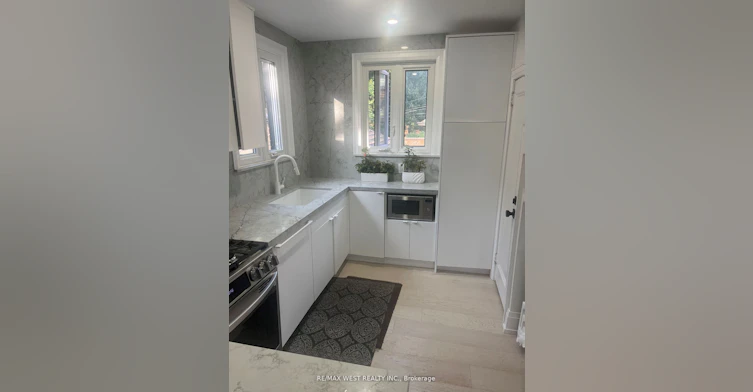 Main-27 Oakview Avenue, Toronto, ON, M6P 3J3 - 8