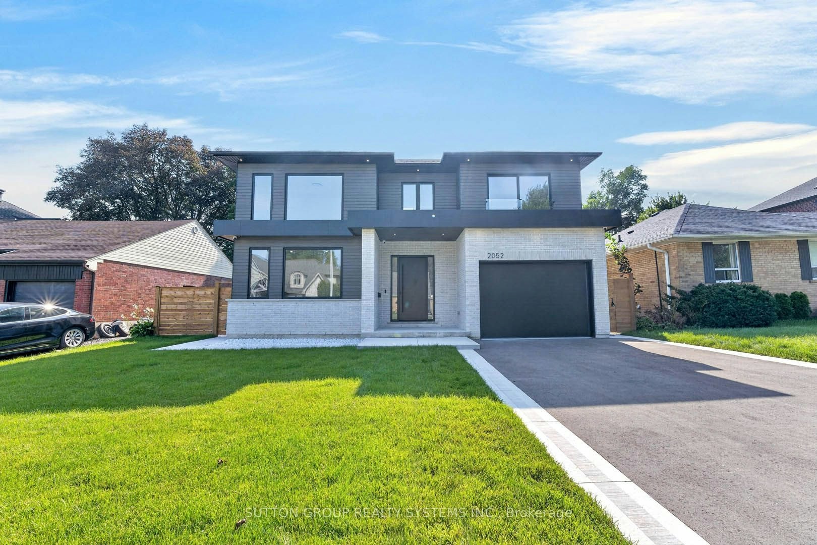 2052 Redan Drive, Mississauga, ON, L4Y 1N8
