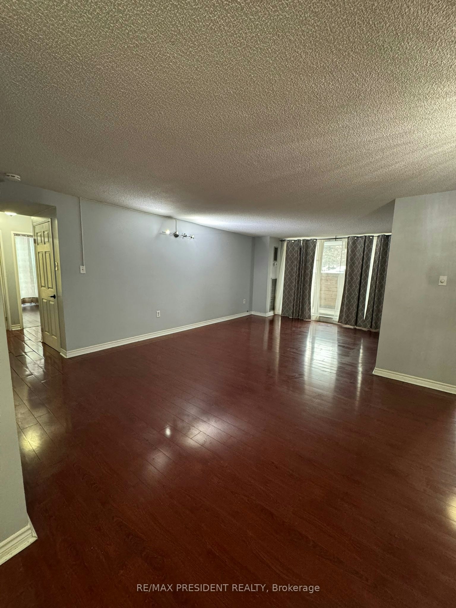 101-21 Knightsbridge Road, Brampton, ON, L6T 3Y1 - 2