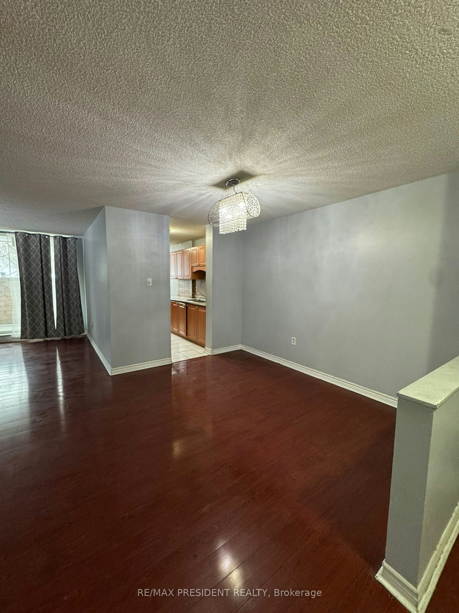 101-21 Knightsbridge Road, Brampton, ON, L6T 3Y1