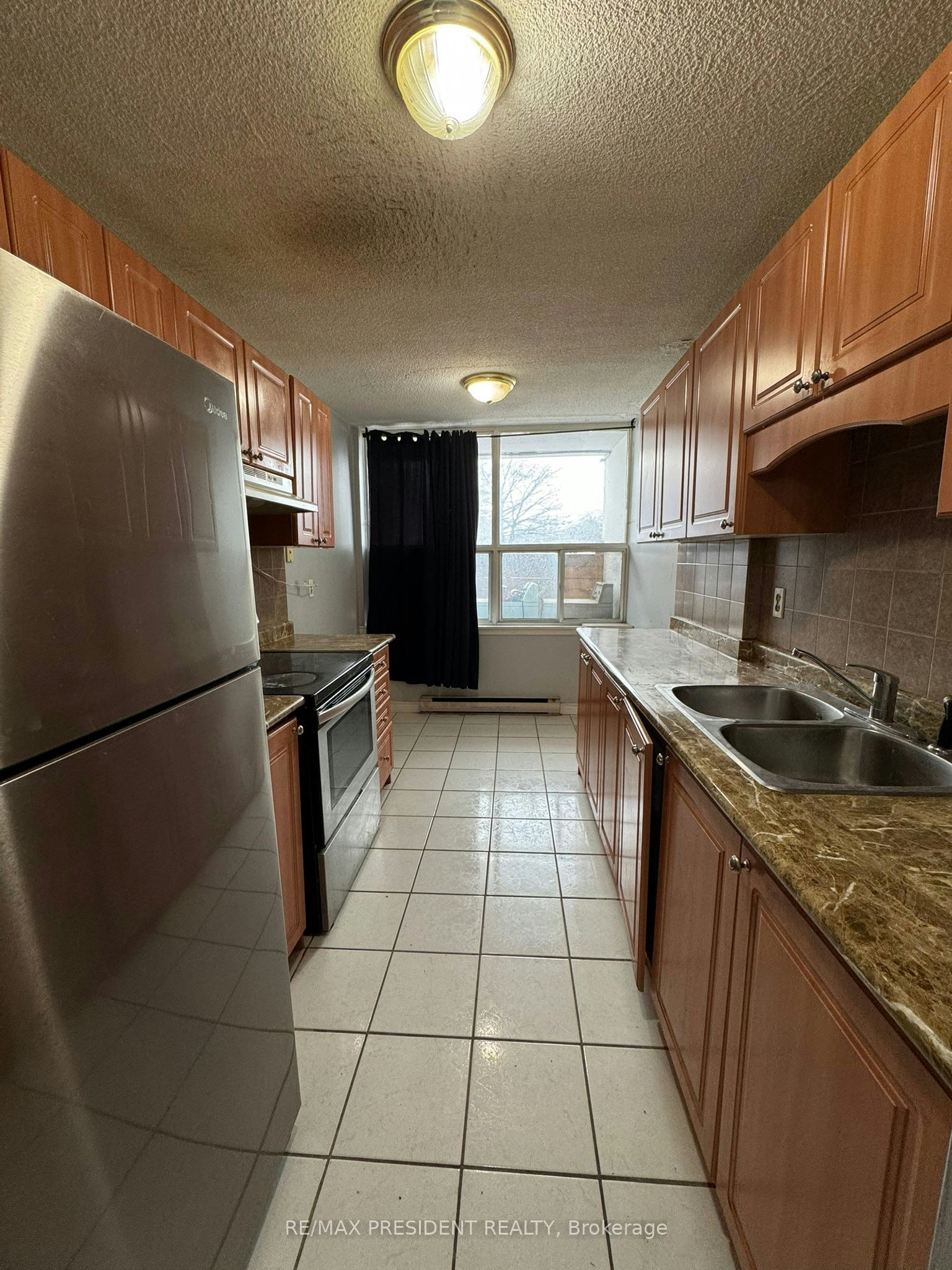 101-21 Knightsbridge Road, Brampton, ON, L6T 3Y1 - 4