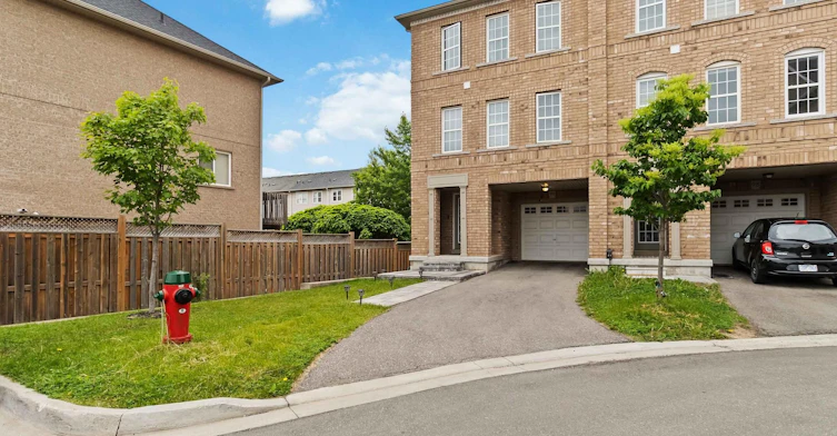 99-2280 Baronwood Drive, Oakville, ON, L6M 0K4 - 2