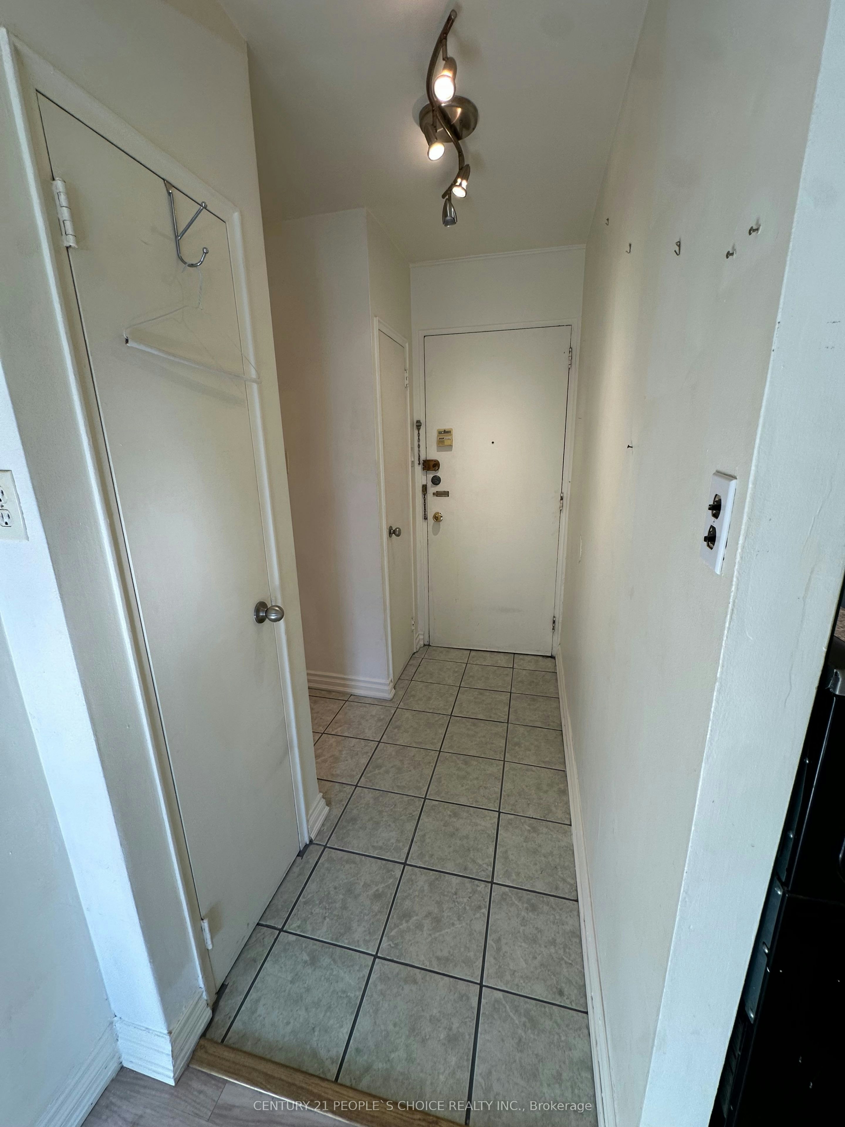 102-50 Gulliver Road, Toronto, ON, M6M 2N2