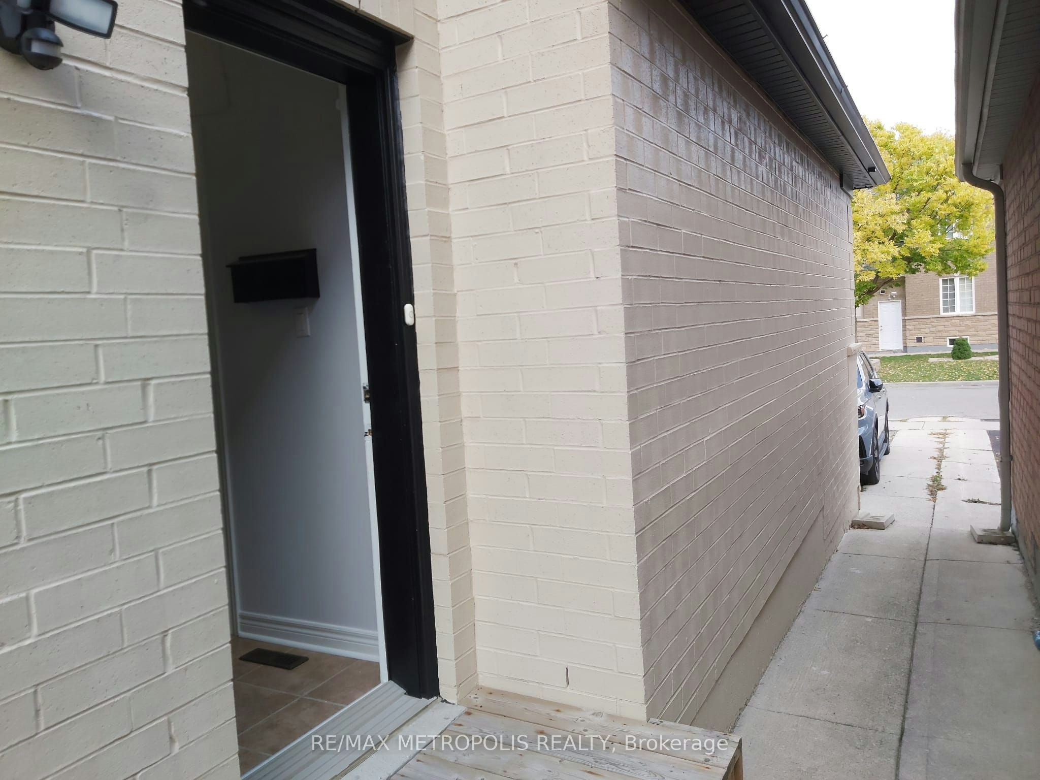 BSMT-42 Dolly Varden Drive, Brampton, ON, L6R 3L3 - 3