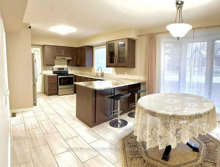 15 John Street, Milton, ON, L9T 1G2 - 2