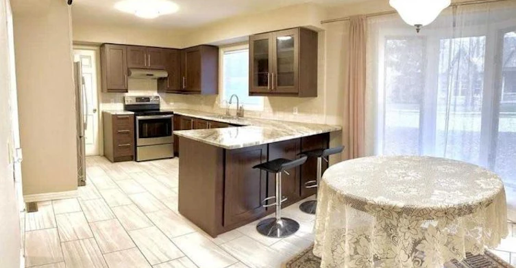 15 John Street, Milton, ON, L9T 1G2 - 2
