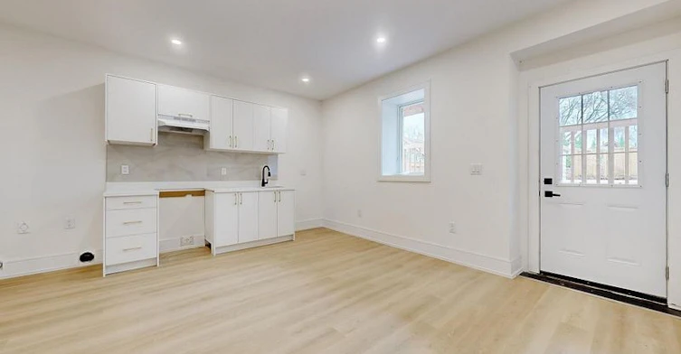 41 Algoma Street, Toronto, ON, M8Y 1C4 - 42