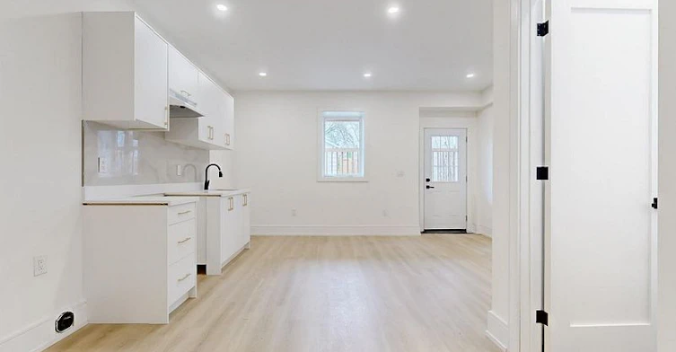 41 Algoma Street, Toronto, ON, M8Y 1C4 - 45