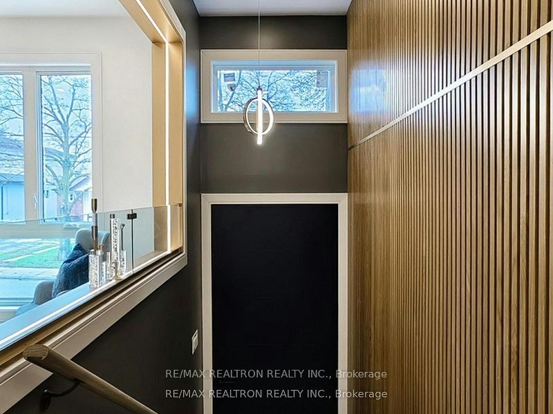 41 Algoma Street, Toronto, ON, M8Y 1C4 - 4