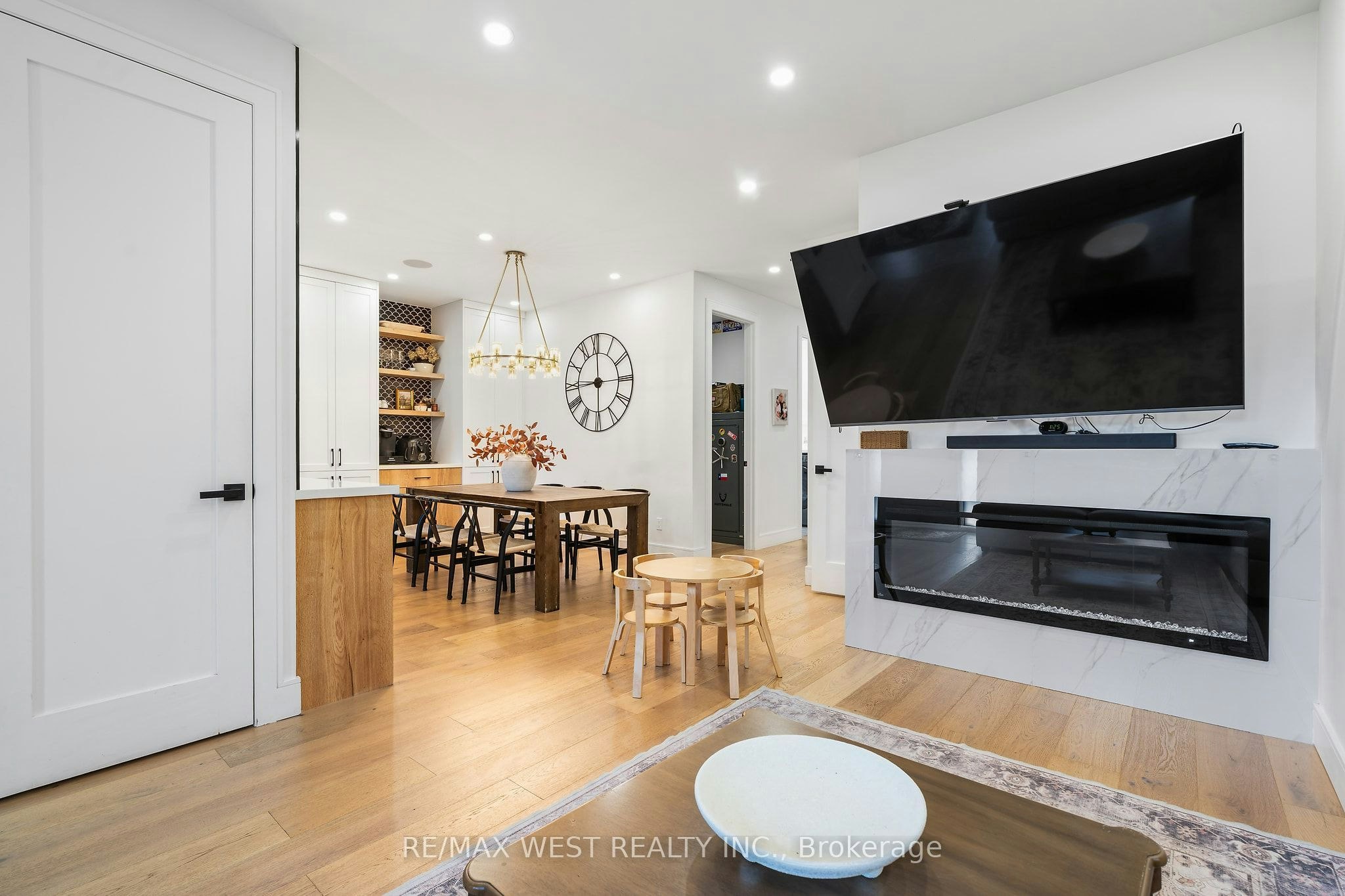 42 Woolton Crescent, Toronto, ON, M6M 4K9 - 7