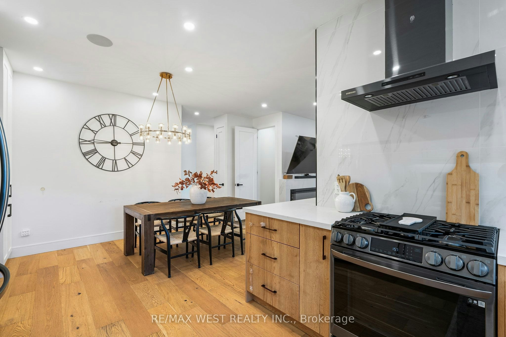 42 Woolton Crescent, Toronto, ON, M6M 4K9 - 14