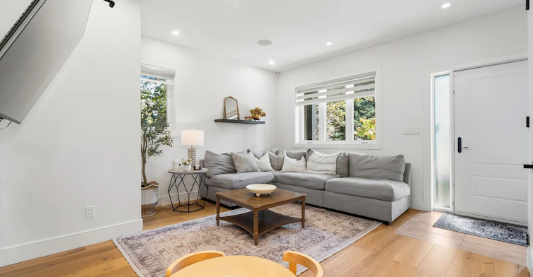 42 Woolton Crescent, Toronto, ON, M6M 4K9 - 6