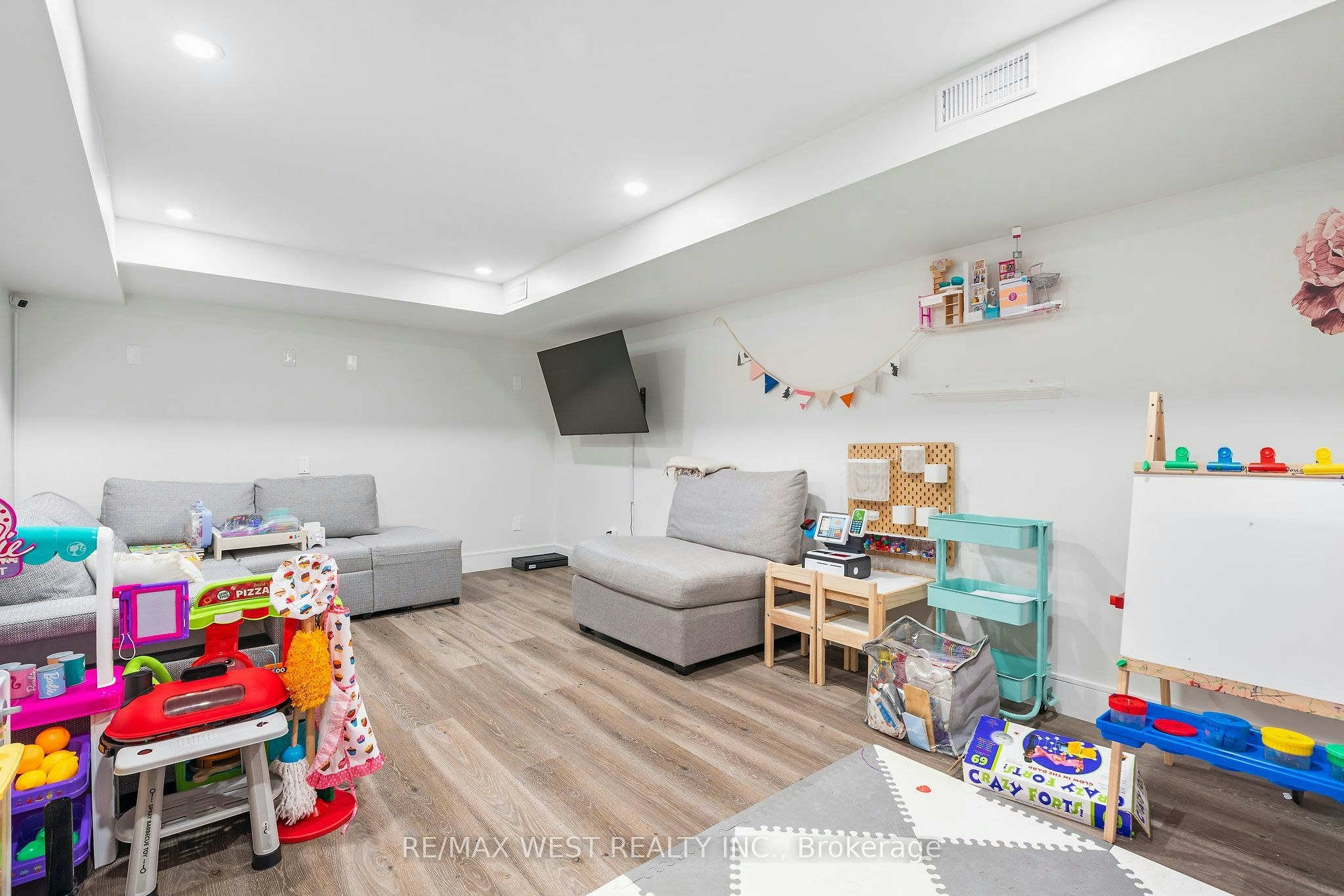 42 Woolton Crescent, Toronto, ON, M6M 4K9 - 29