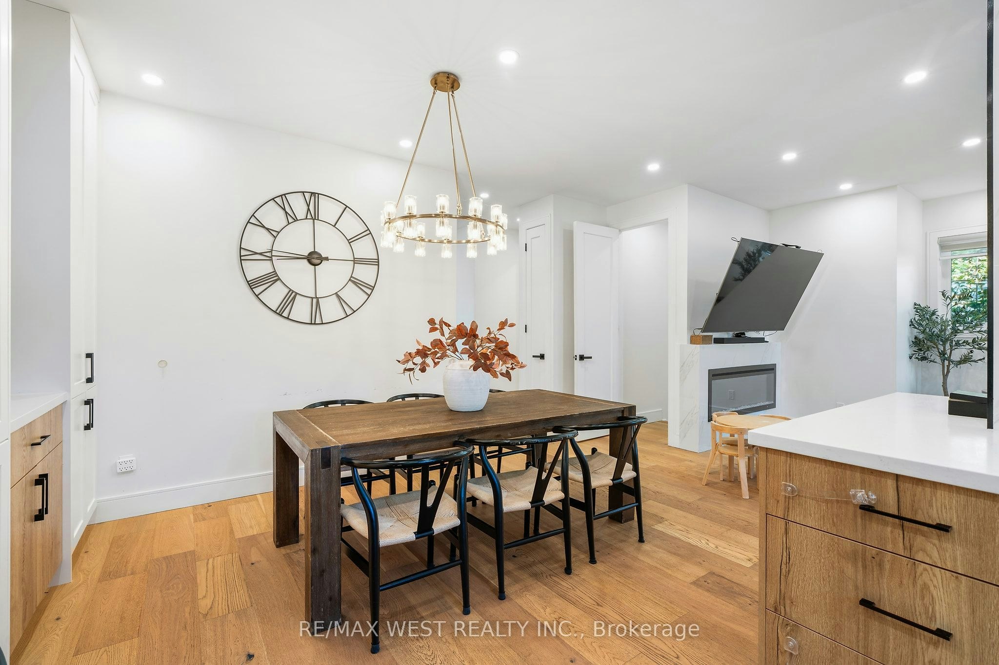 42 Woolton Crescent, Toronto, ON, M6M 4K9 - 11