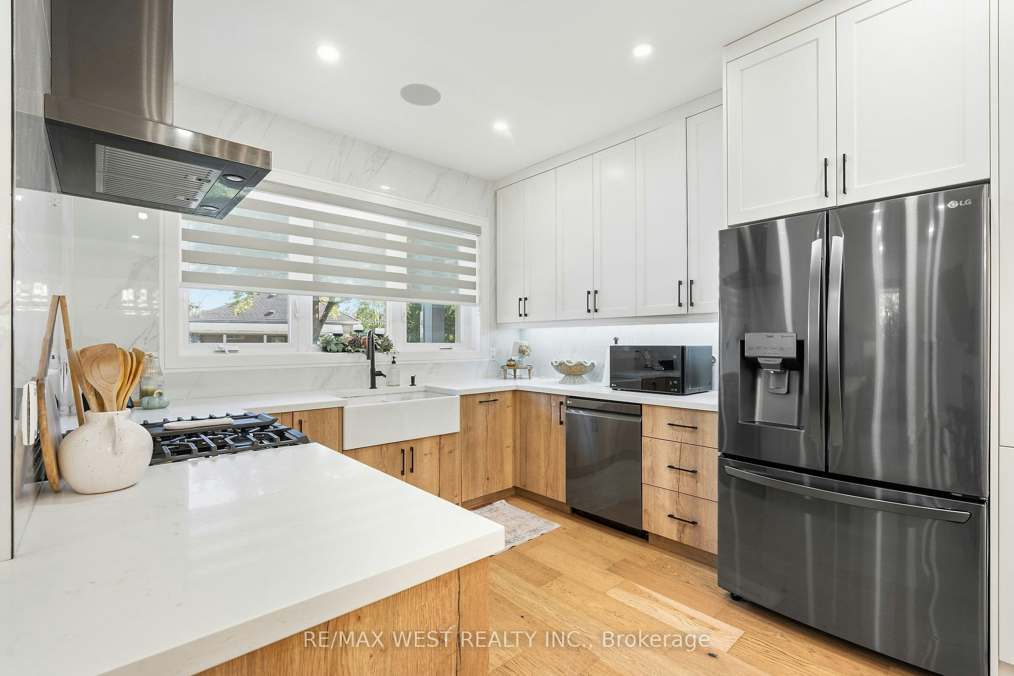 42 Woolton Crescent, Toronto, ON, M6M 4K9 - 4