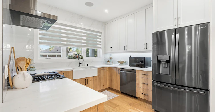42 Woolton Crescent, Toronto, ON, M6M 4K9 - 4