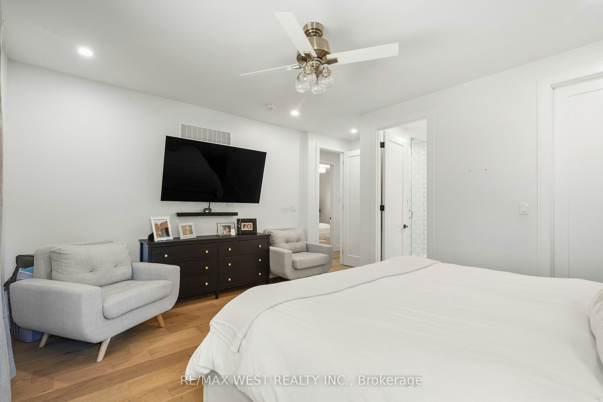 42 Woolton Crescent, Toronto, ON, M6M 4K9 - 23