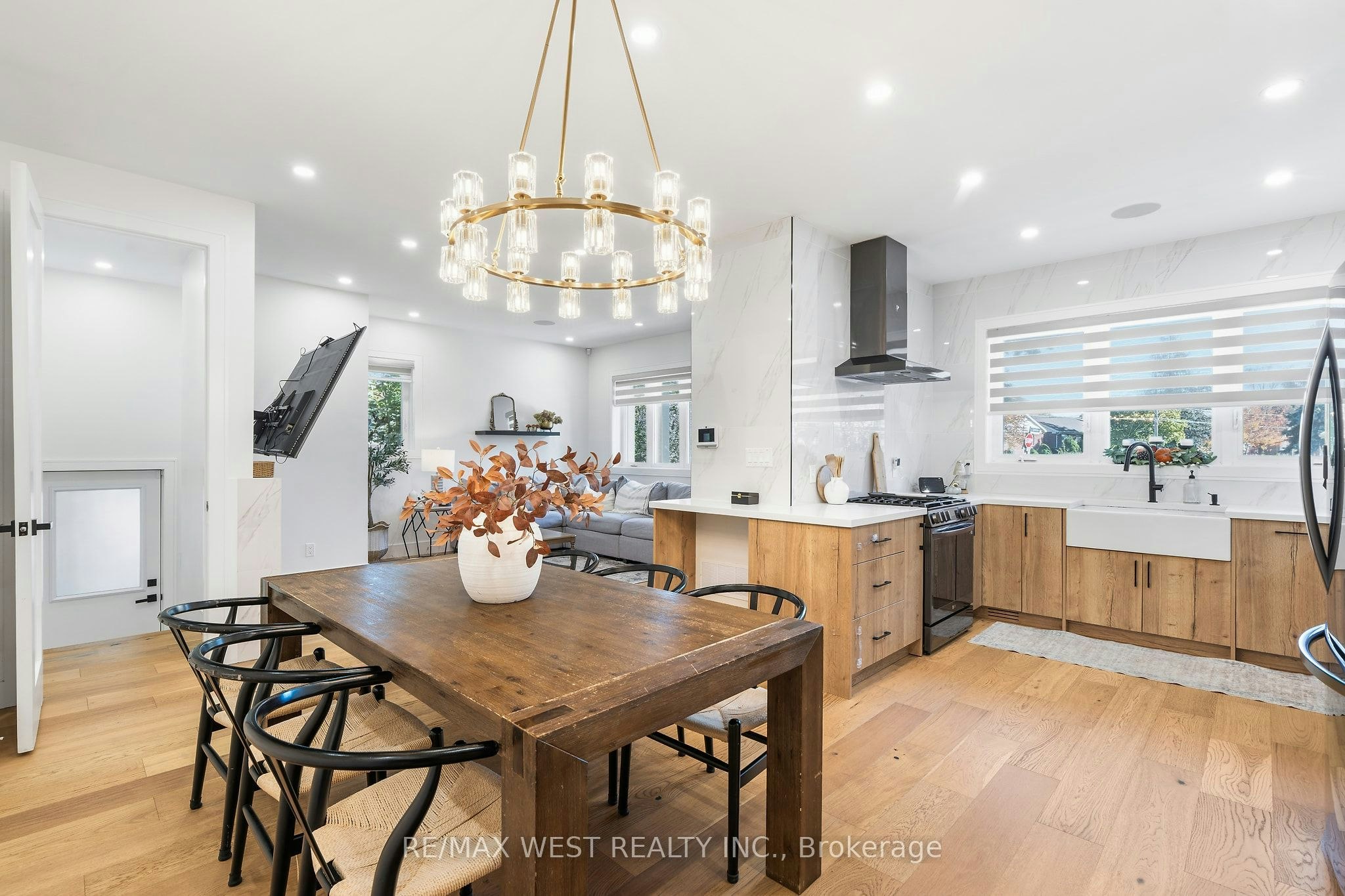 42 Woolton Crescent, Toronto, ON, M6M 4K9 - 10
