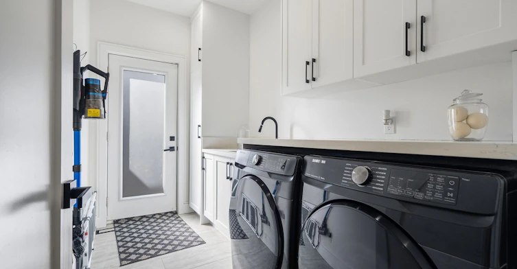 42 Woolton Crescent, Toronto, ON, M6M 4K9 - 16