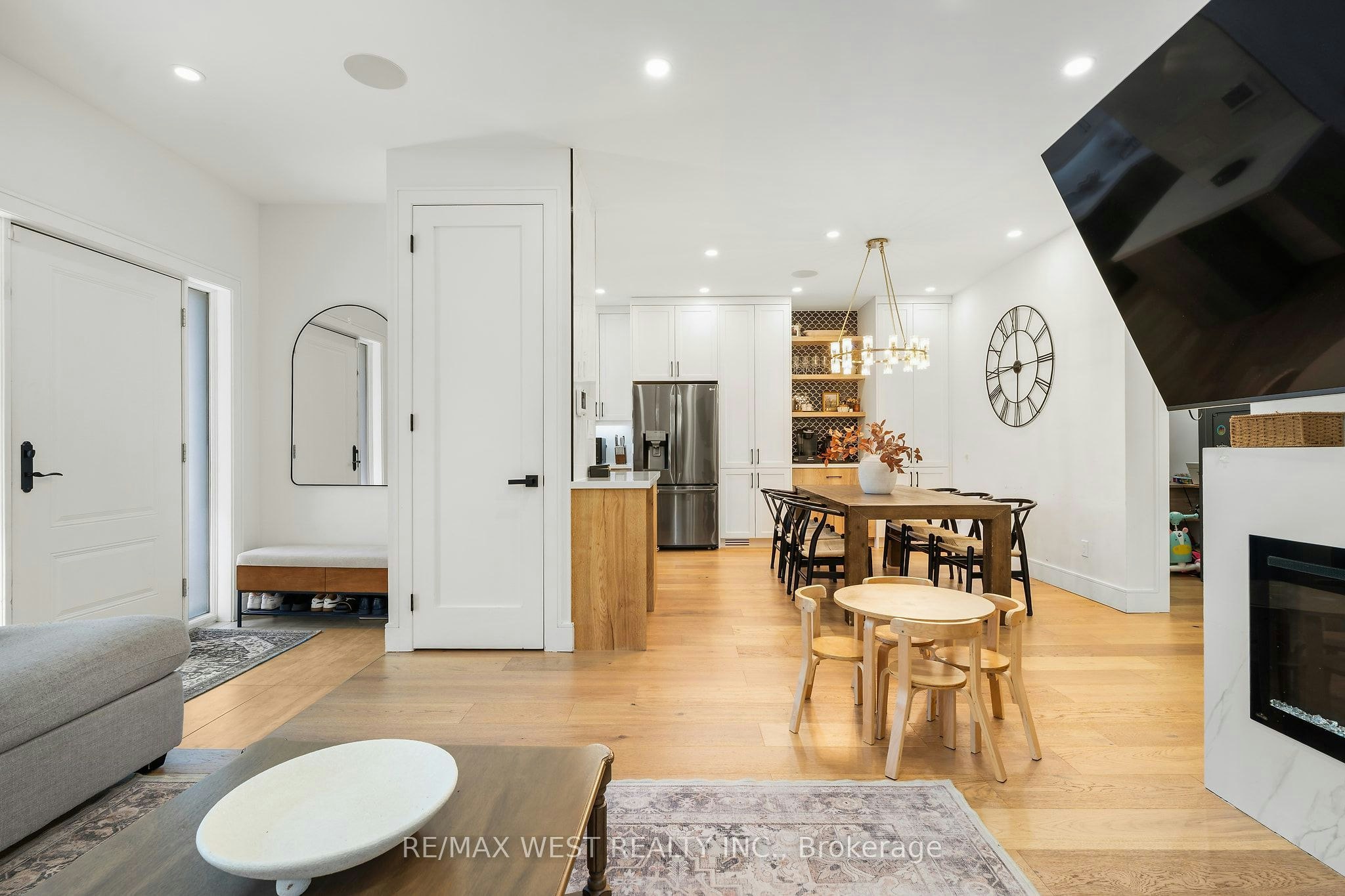 42 Woolton Crescent, Toronto, ON, M6M 4K9 - 8