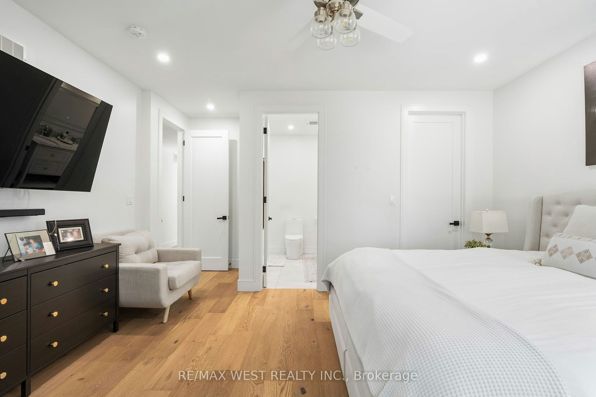 42 Woolton Crescent, Toronto, ON, M6M 4K9 - 25